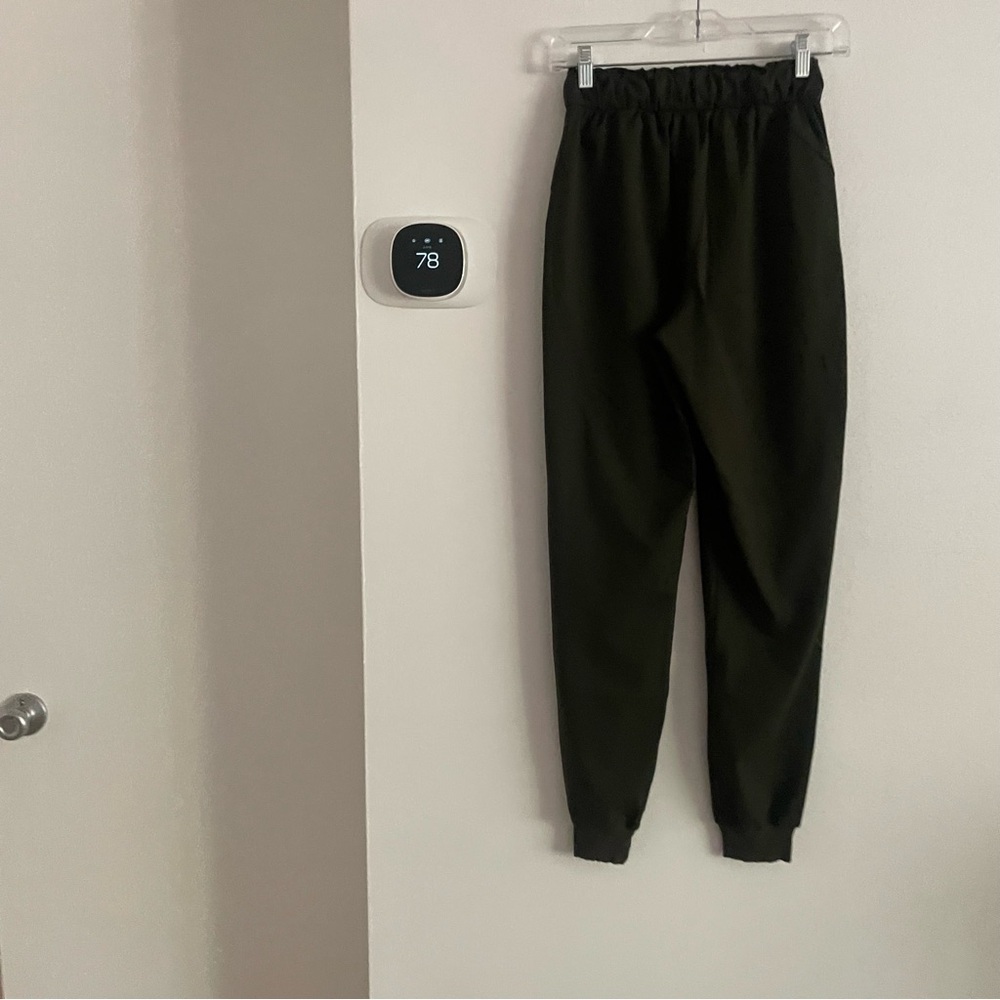Lululemon Dark Green Jogger Pants size 2